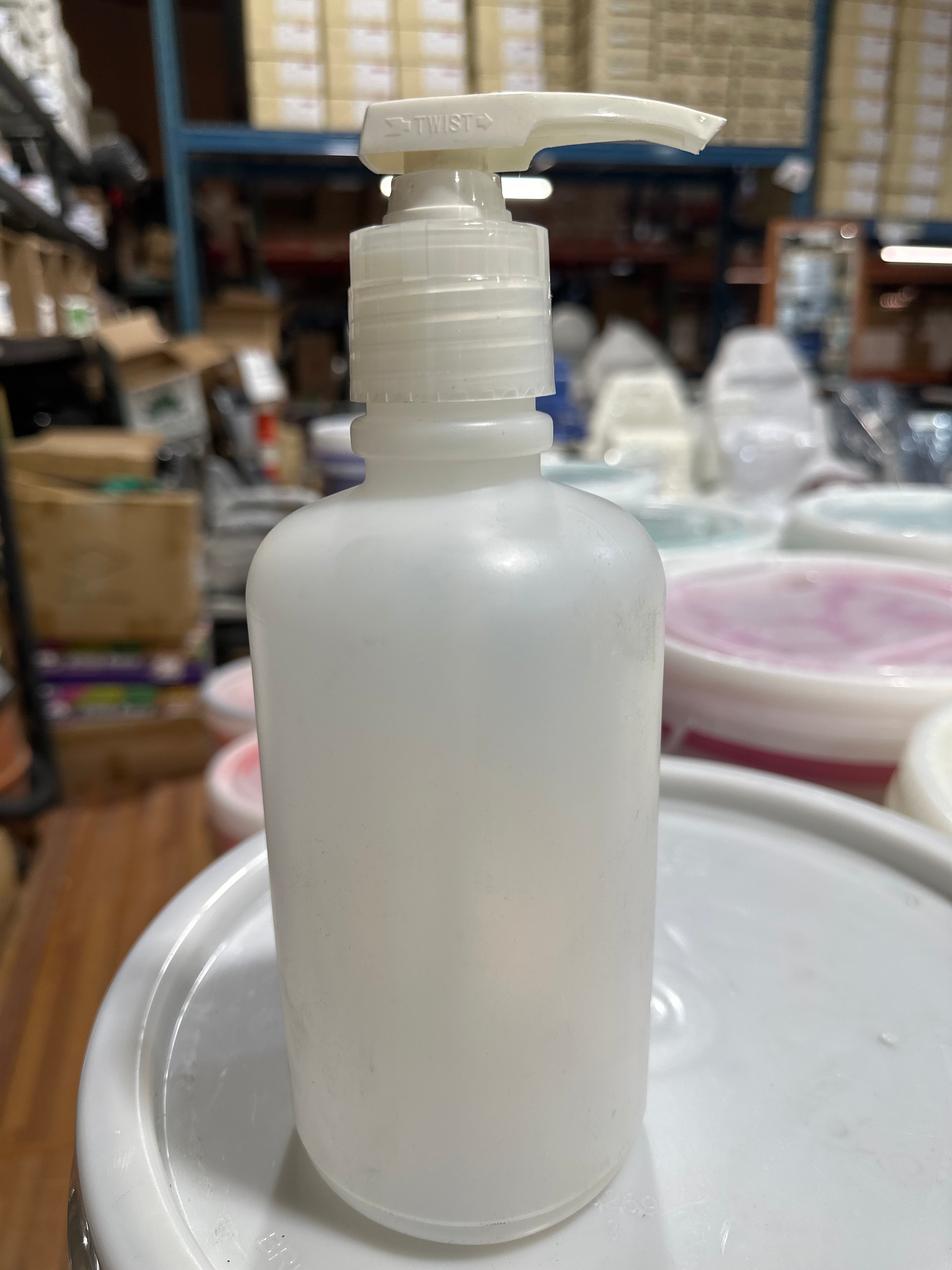 Plastic empty bottle 24 oz with Pump