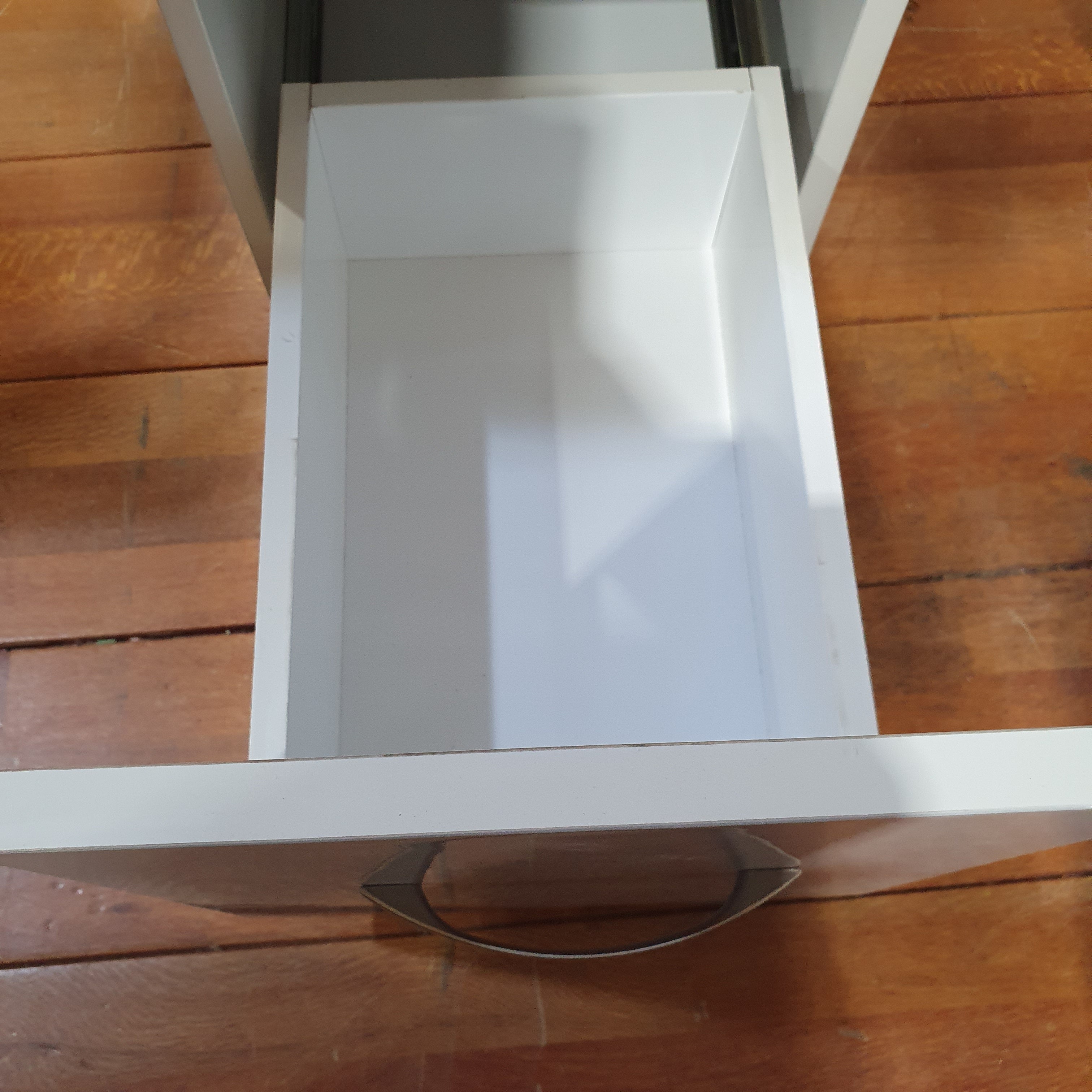 [STORE PICKUP ONLY] MANICURE TABLE MARBLE WHITE - NEW