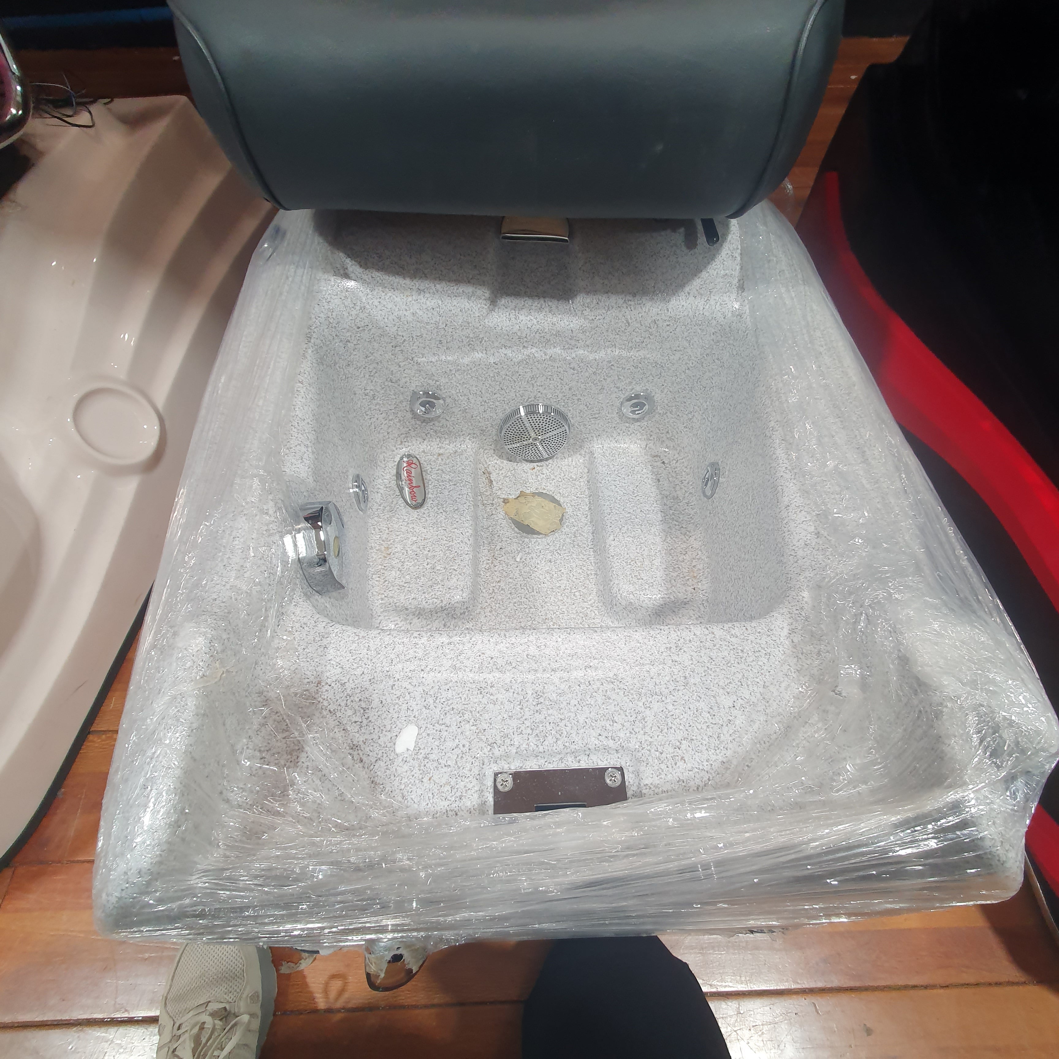 [Store pickup only] CLEARANCE SPA CHAIR - No foot rest