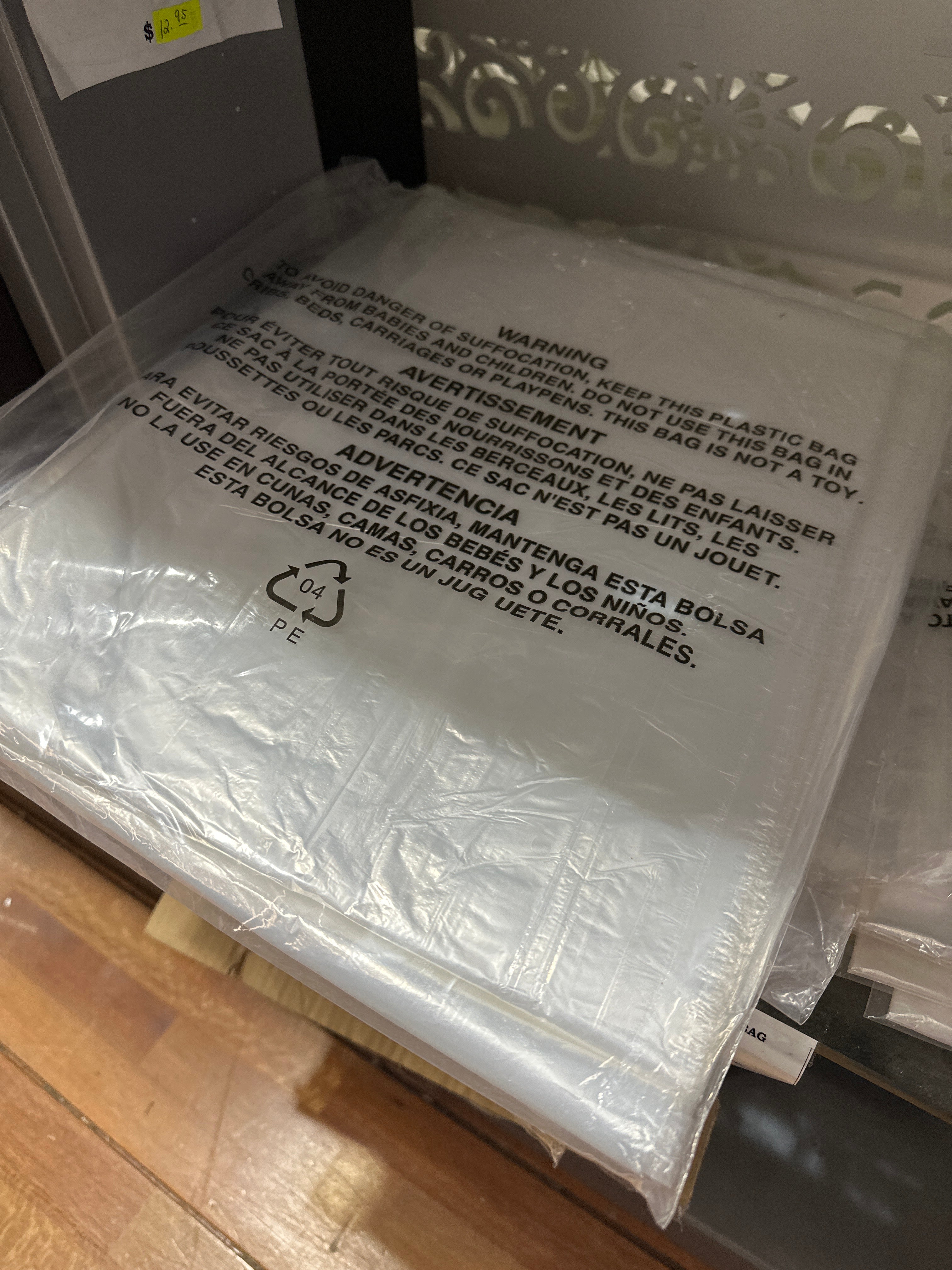 BESPECAPE1C DISPOSABLE SALON CAPE-50/BAG