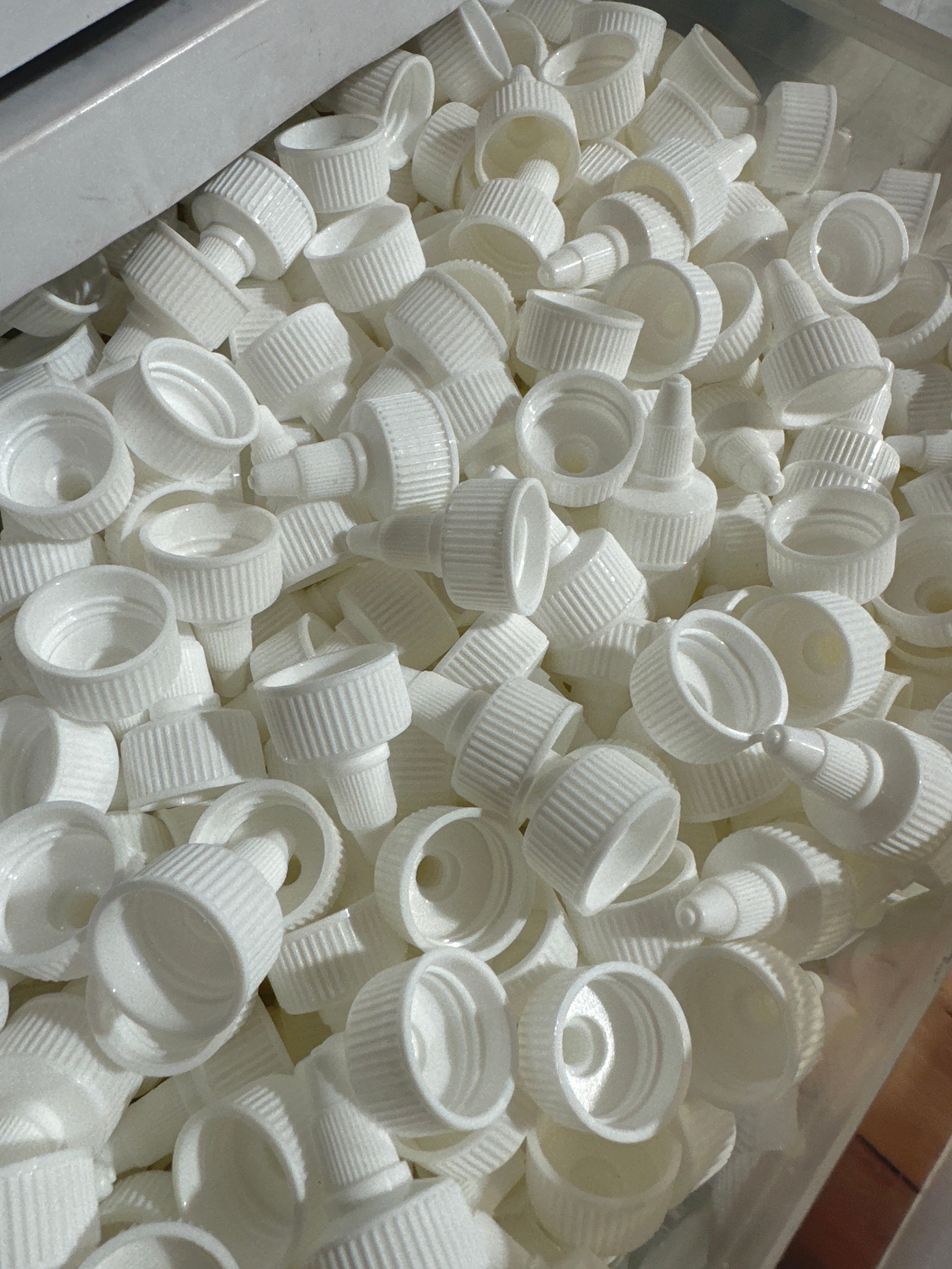 LID2 BOTTLE LID - POINT TOP - F