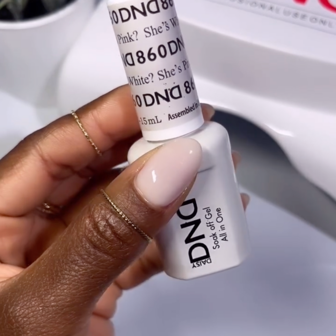 2 GEL COMBO - DND 860 She's White? She's Pink?