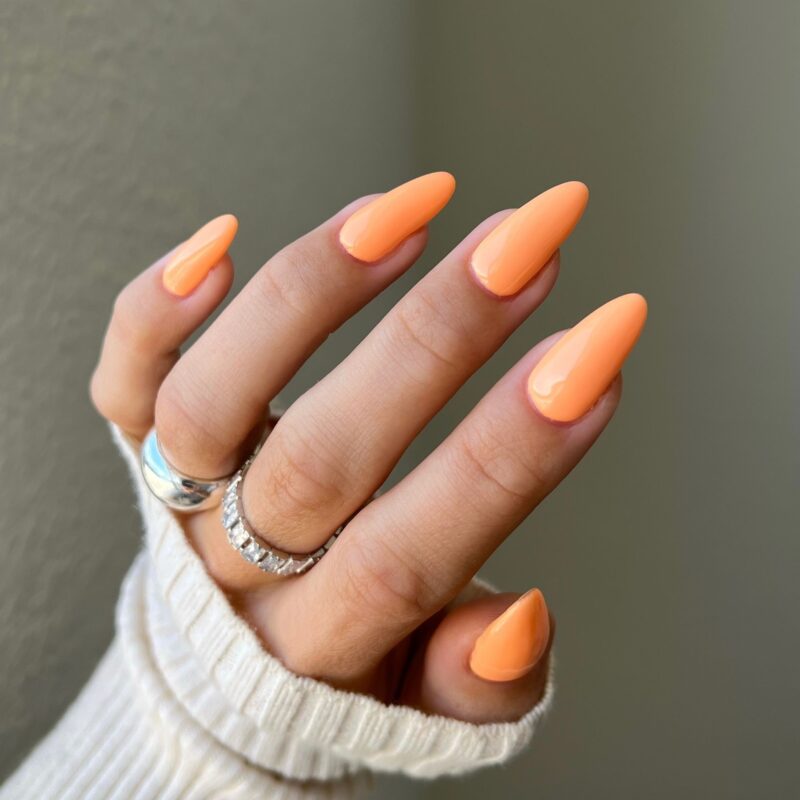 DND DIVA 145 Crème Peach