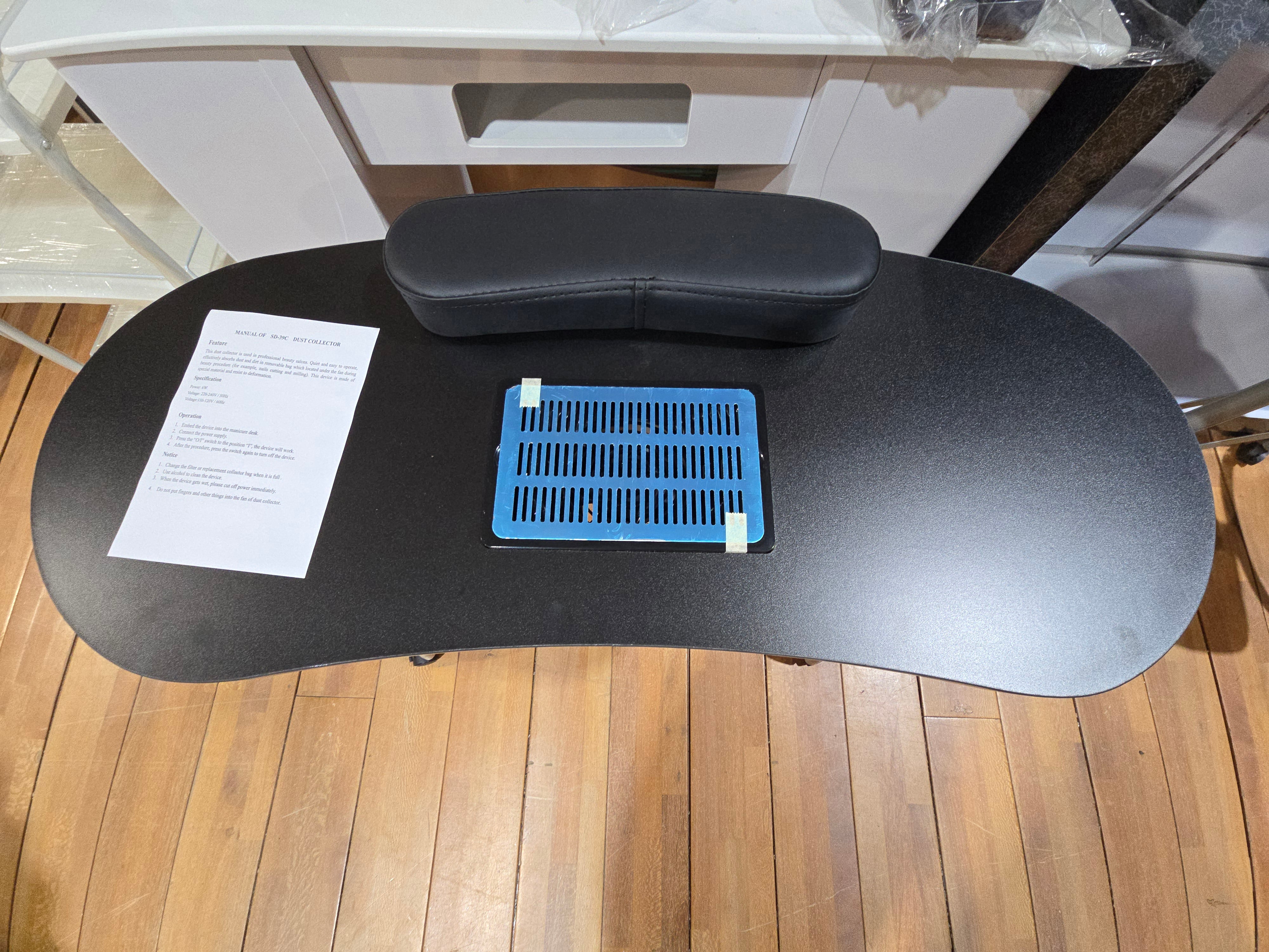 FOLDING PORTABLE NAIL TABLE WITH VENT - black/white