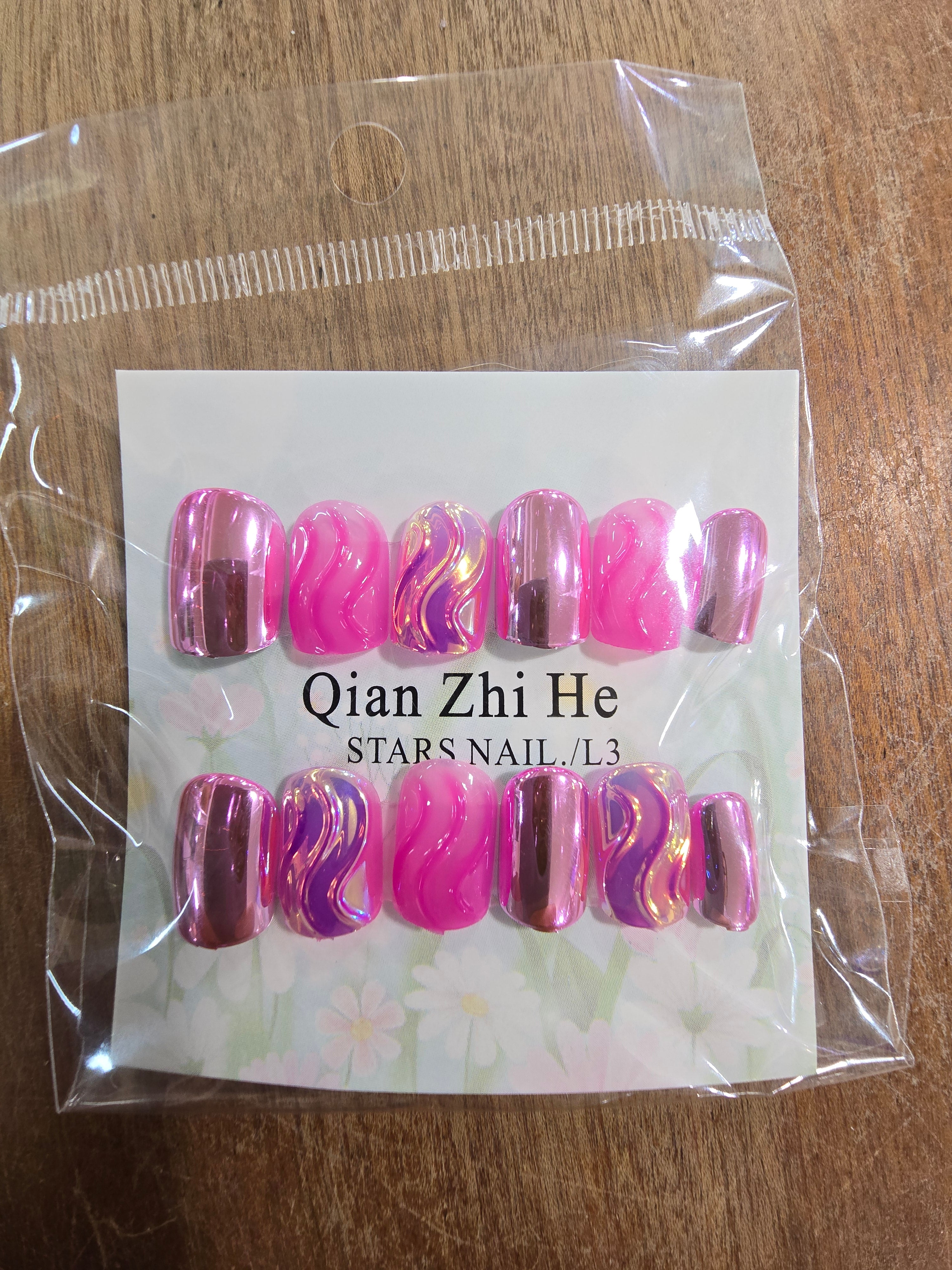 QIAN ZHI HE STAR NAILS PRESS ON NAIL 12 PIECES