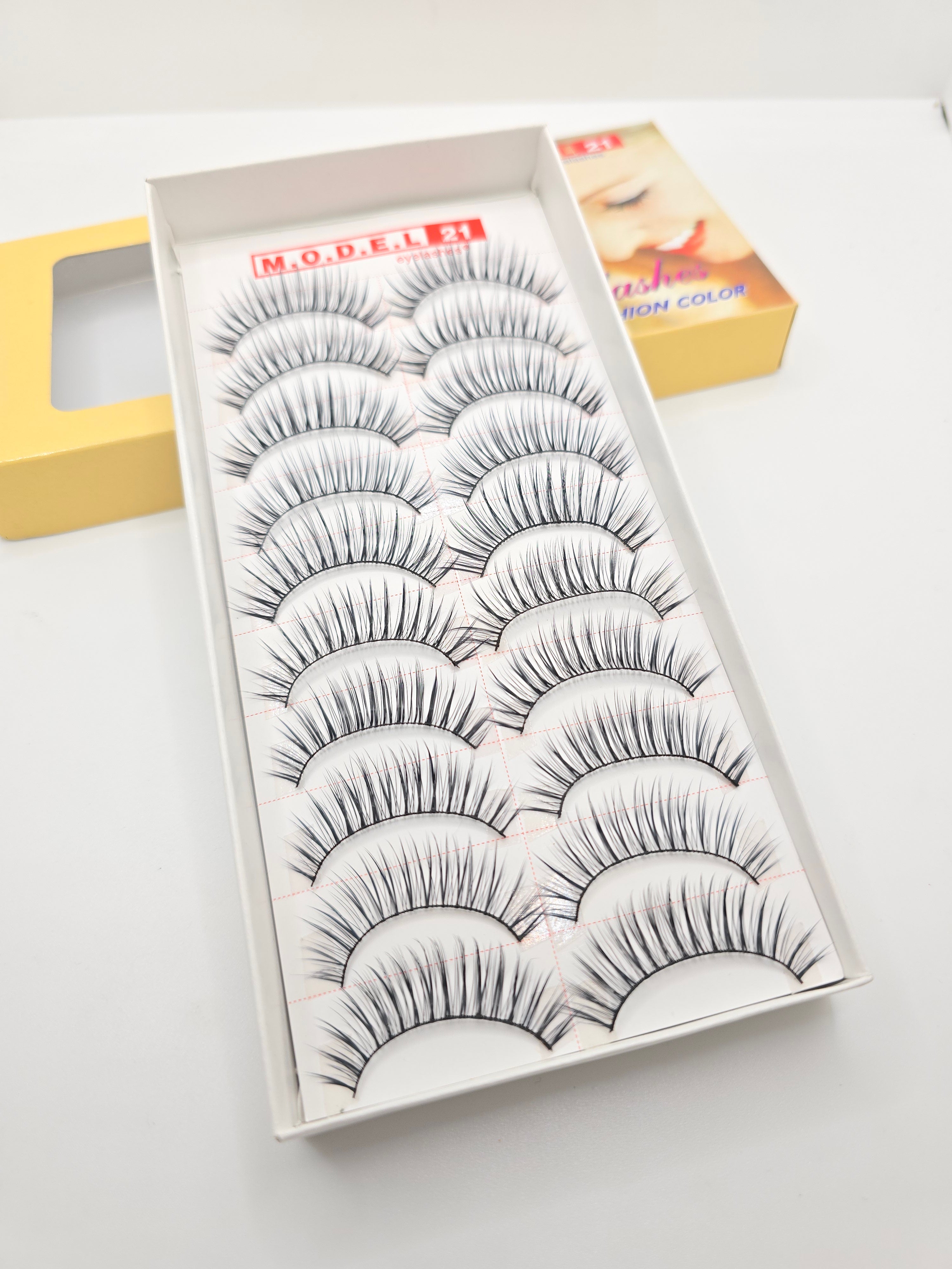MODEL 21 EYELASH 10 PAIRS (all size)
