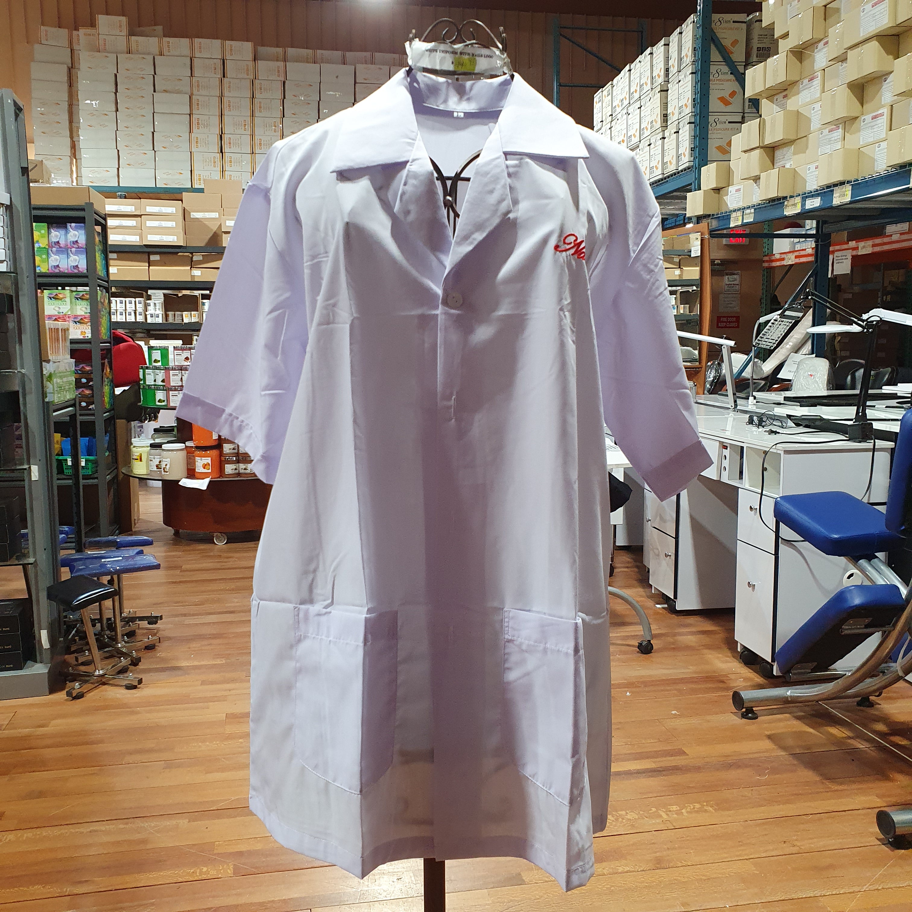 NF UNIFORM LARGE WHITE w/NAILS LOGO(WHT/BLK) - Secret Nail & Beauty Supply