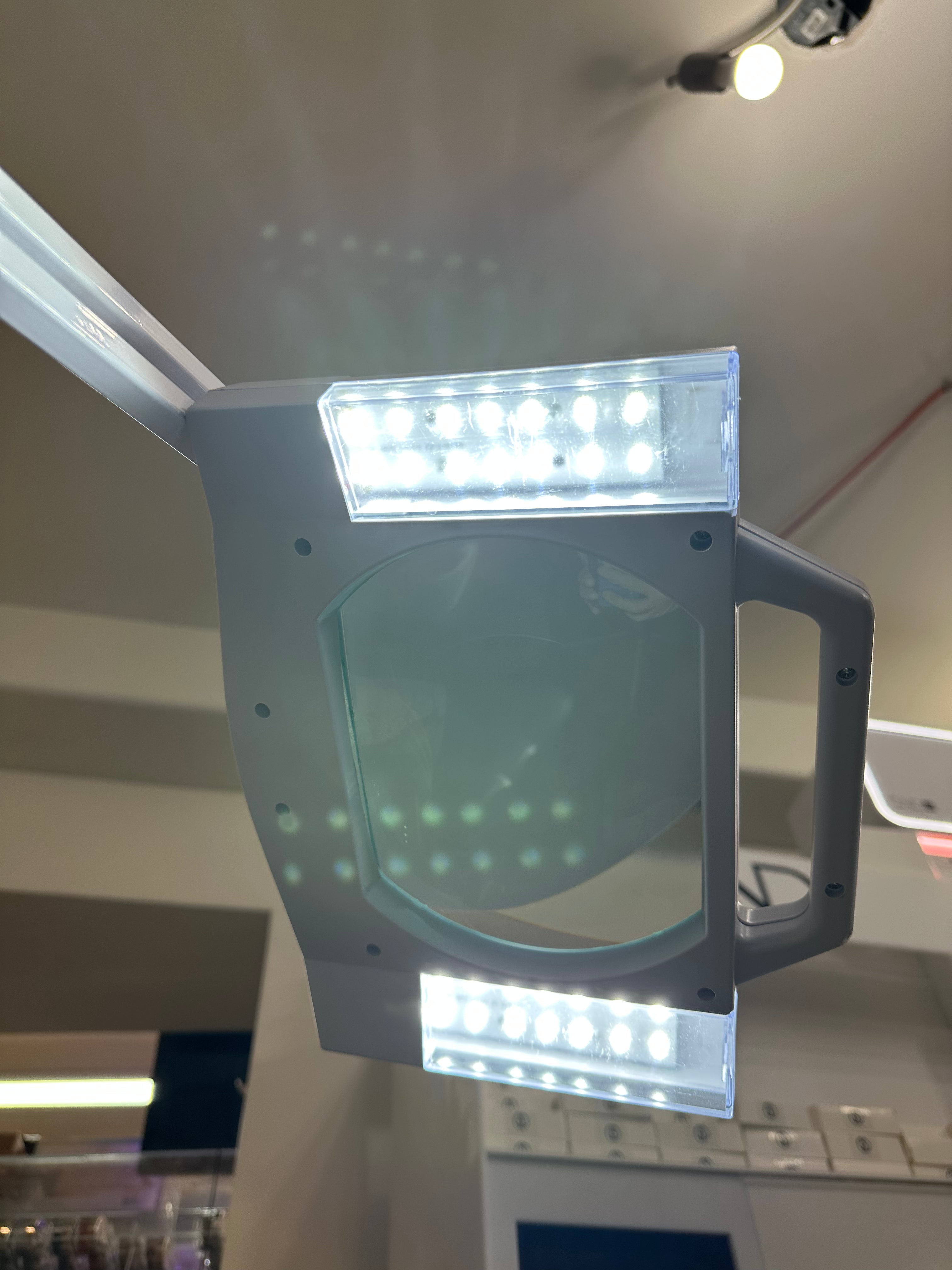 GND MAGNIFYING LAMP W STAND (rectangular lamp)
