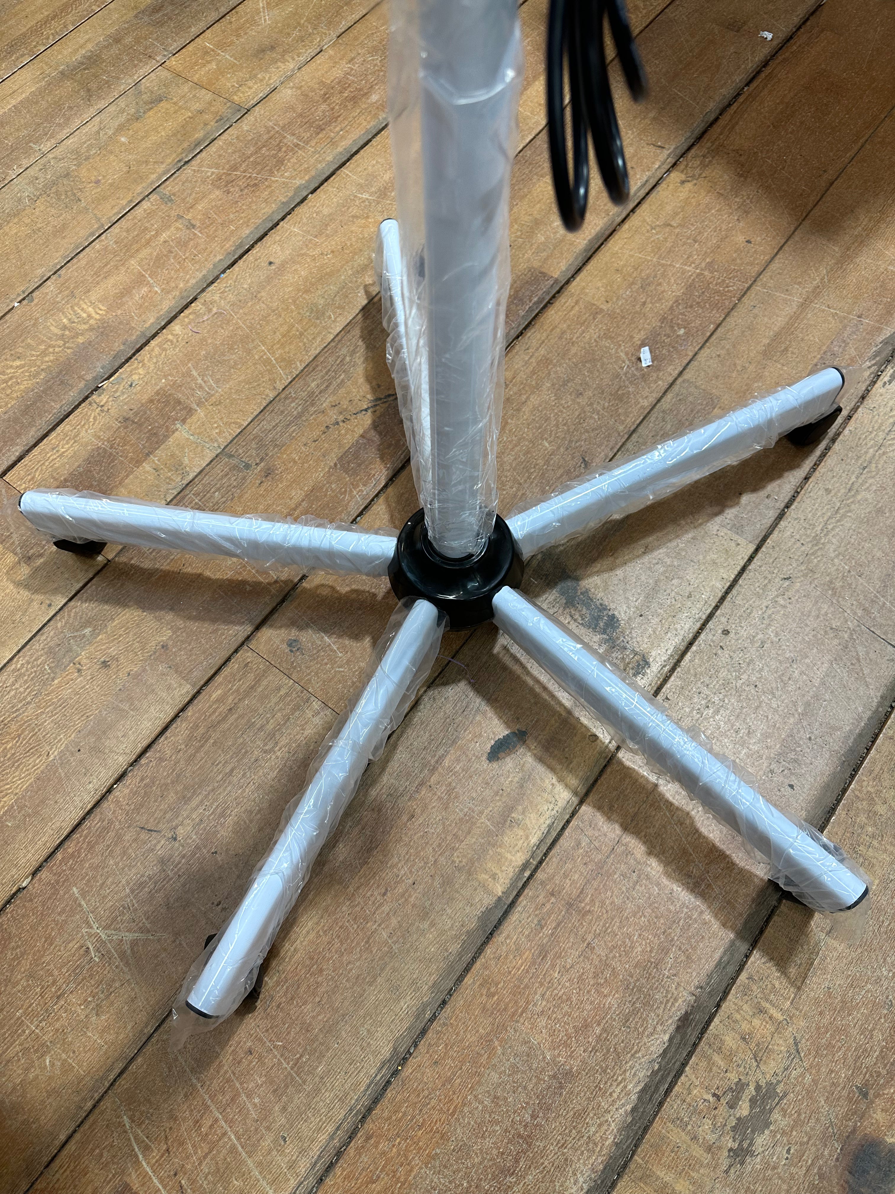 GND MAGNIFYING LAMP W STAND (rectangular lamp)